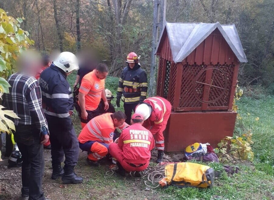 Femeia care s a aruncat în fântână la Siret era băută Ea a suferit o