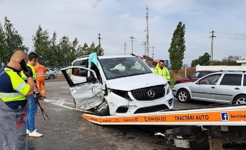 Accident La Sp T Re Ti Cu Trei Autovehicule Dup Ce O Oferi Nu A