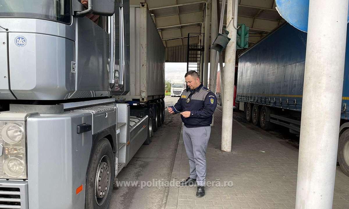 Șofer de TIR ucrainean, depistat în PTF Siret cu permis fals de conducere