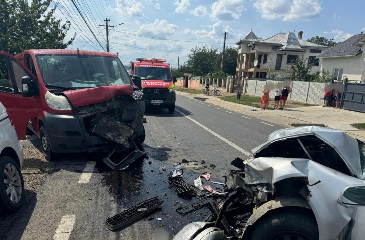 Trafic blocat la Salcea după un accident rutier