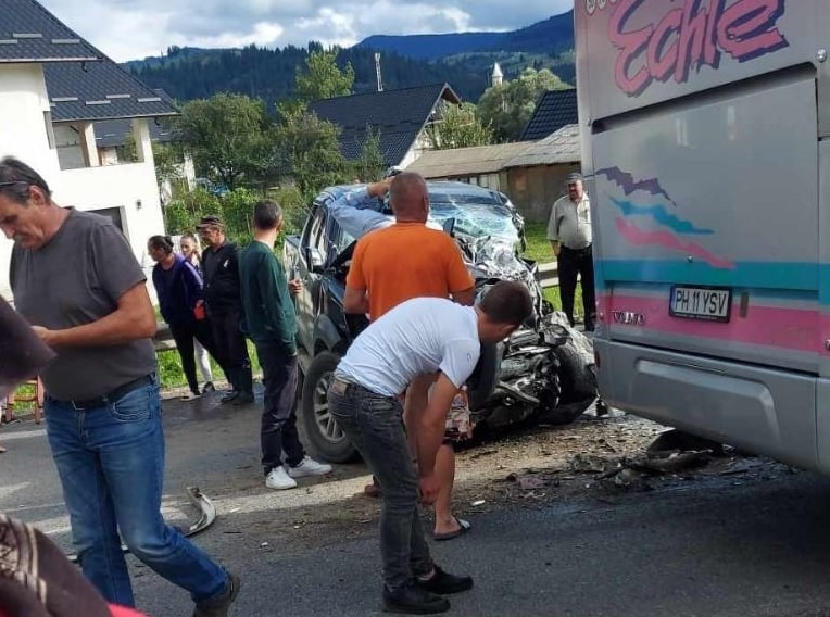 FOTO//Accident cu trei răniți la Vama. Traficul a fost întrerupt temporar